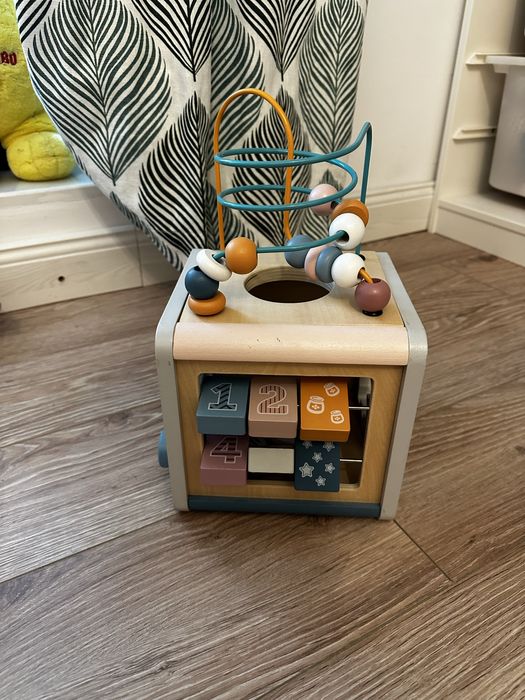 Cub Montessori - Centru activitati 5 in 1