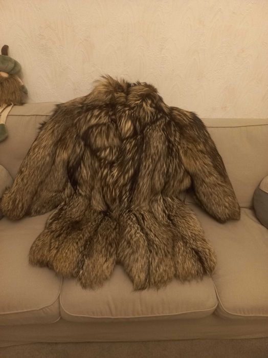 Haina blana vulpe argintie