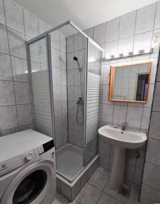 Дава се под наем Тристаен апартамент в Пловдив, Младежки Хълм - 95 кв.м за 298.86 € - Снимка #1