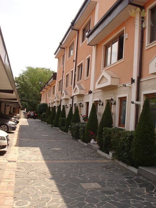 Дава се под наем Къща в София, Павлово - 195 кв.м за 1500 € - Снимка #2