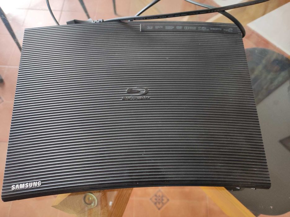 Компактен и надежден Blu-ray плейър Samsung BD-J5500