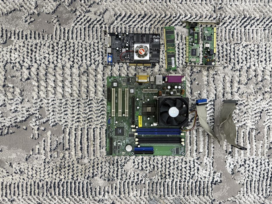 Материнская плата старого компьютера