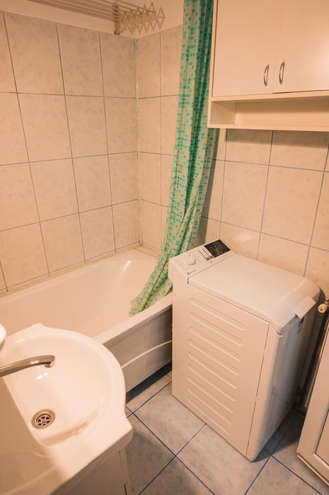 Garsonieră 24 mp | Mobilată | Etaj 2/4 | 10 min de Coresi | Centrală proprie