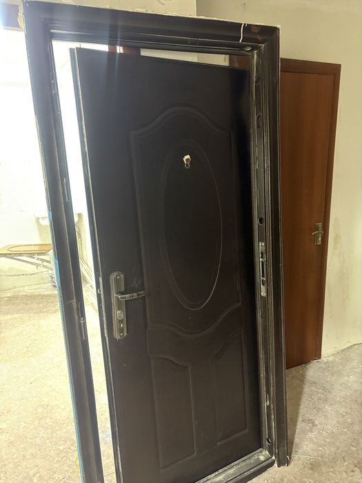 Продам выходной дверь