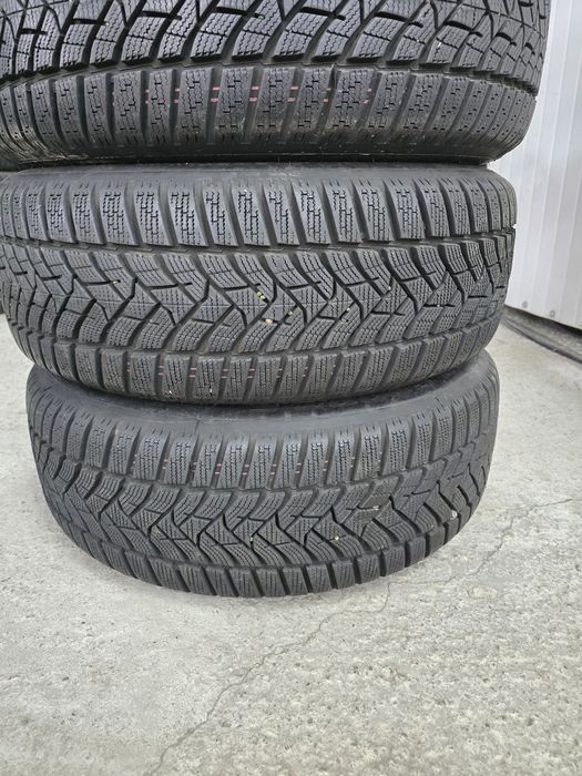 4 Броя 215/55/17 Dunlop 2x9,3mm 2x8,3mm 22dot