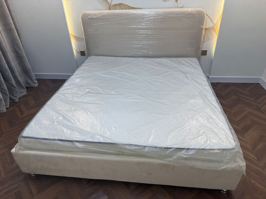 кровать двуспальная 180х200