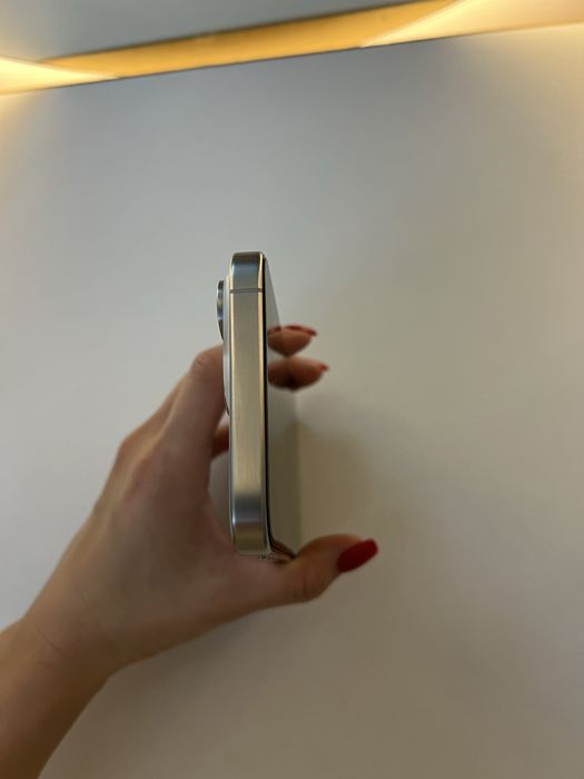 В идеале Iphone 15 pro max 256Gb white titanium