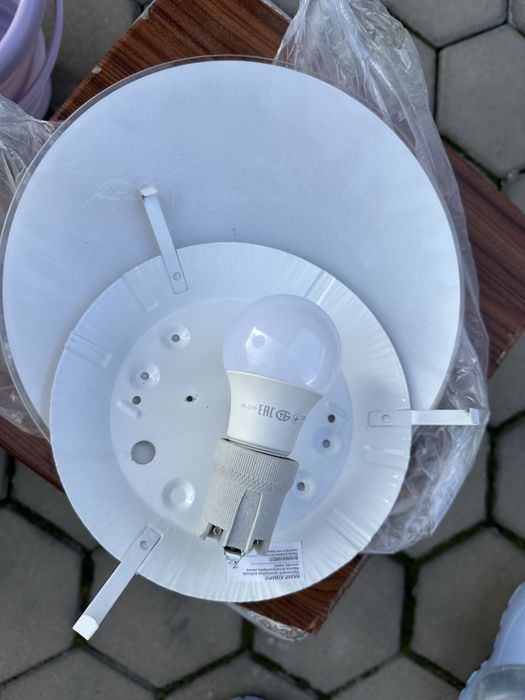 Продам потолочную лампу.