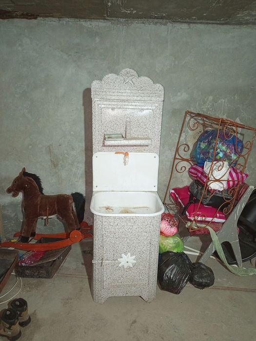 Умывальник сотилади