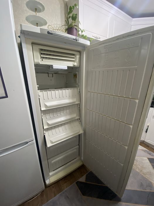 Продам морозильник