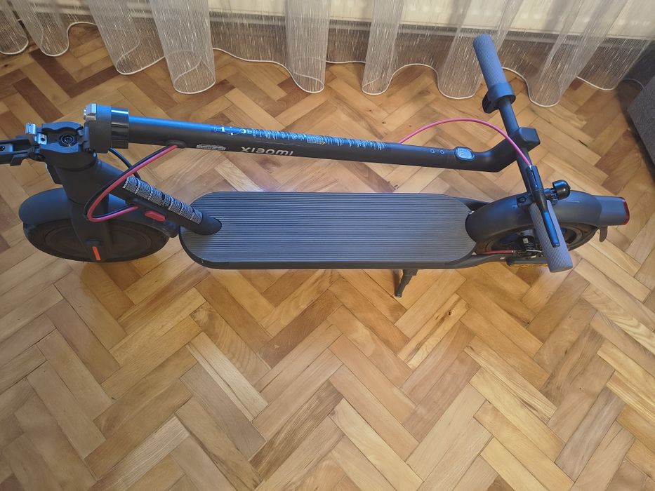 Trotinete electrica Xiaomi Scooter 4 în garantie