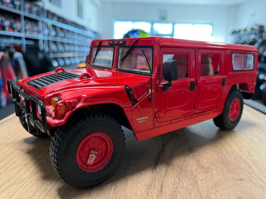 Метална колекционерска количка  модел HUMMER H1 1999г. 1:18 MAISTO