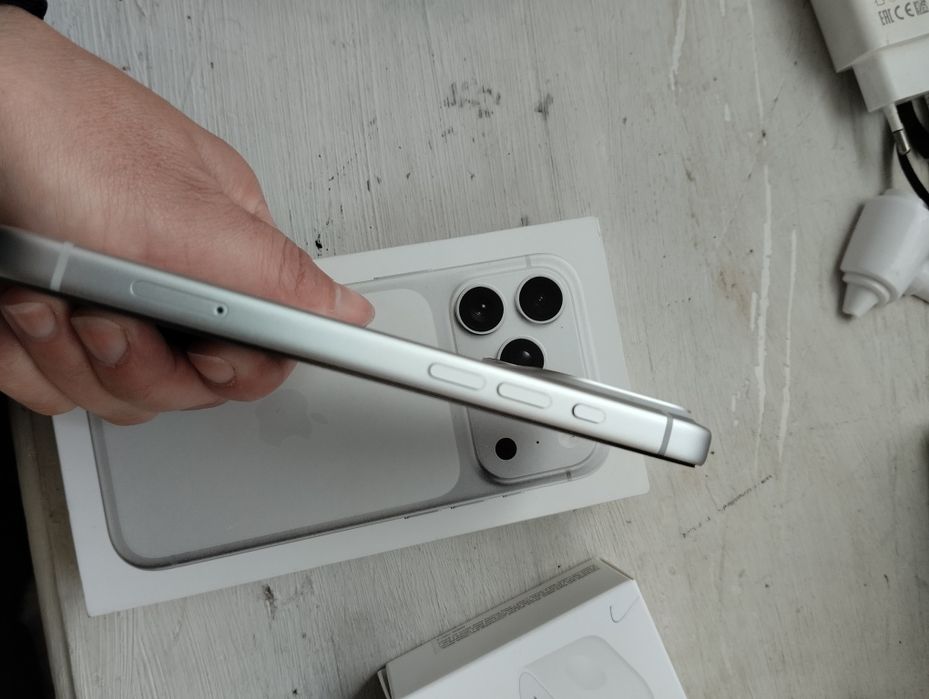 Айфон 17про  256гб