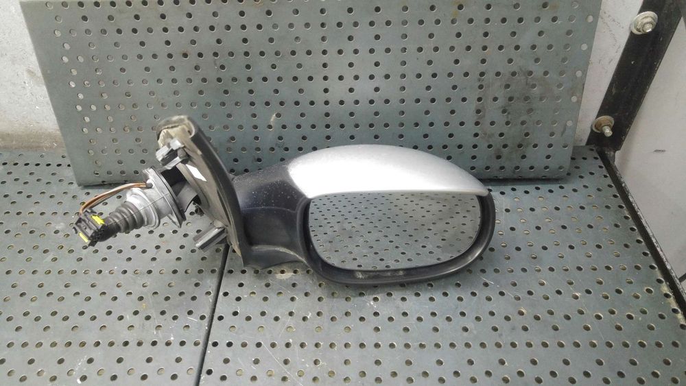 Oglinda manuala dreapta peugeot 206 96480971xt
