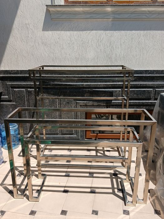 Продаётся стеллажи бля магазинов одежды
