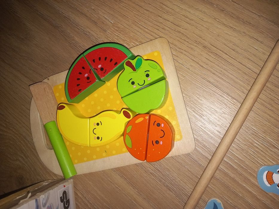 Детски играчки куфар с гримове и за готвене и дървени играчки