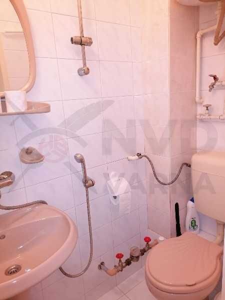 Дава се под наем тристаен апартамент в Център! 21864312