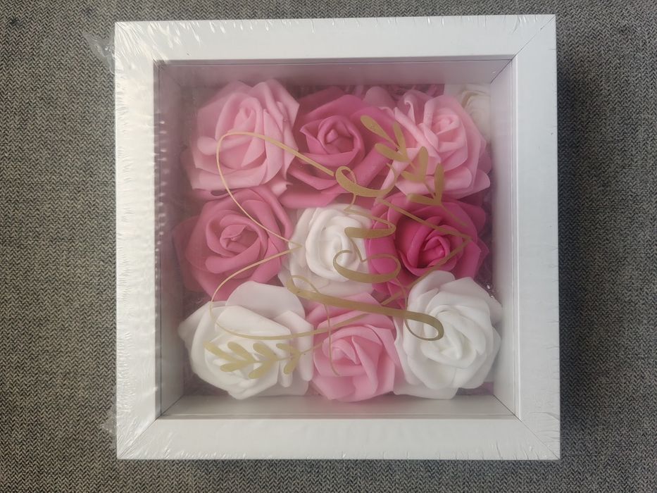 Дървена Рамка за снимки с щипки / Декорация за стената - рамка с рози