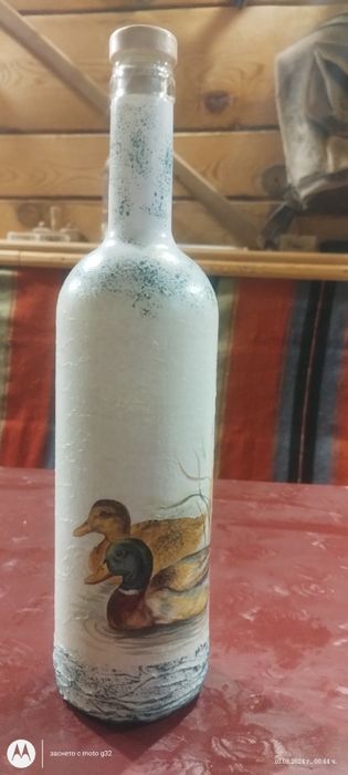 Стъклена бутилка с декупаж