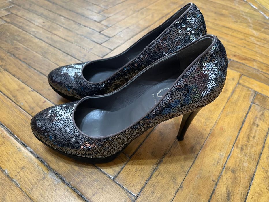 Женские нарядные туфли
