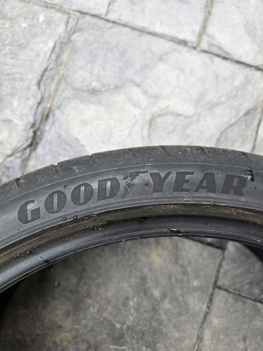 Două anvelope vara 305/30/21 ambele la 400 lei
