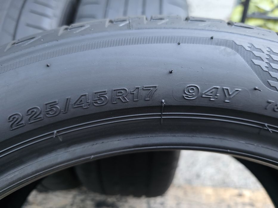Vand  patru anvelope de vara Bridgestone  turanza  225 45 17 dot 4221