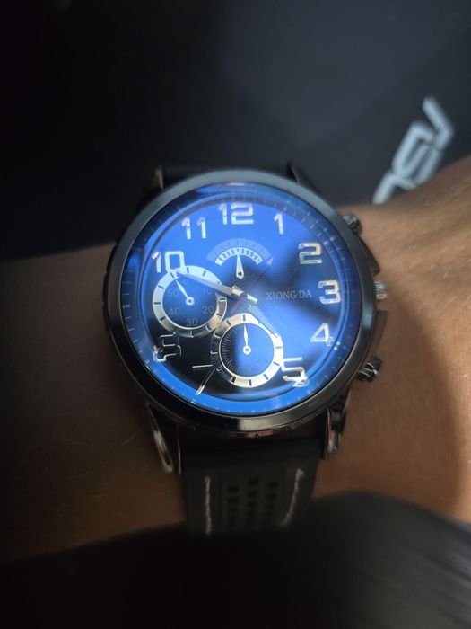 Ceas pentru bărbați cu cutie.