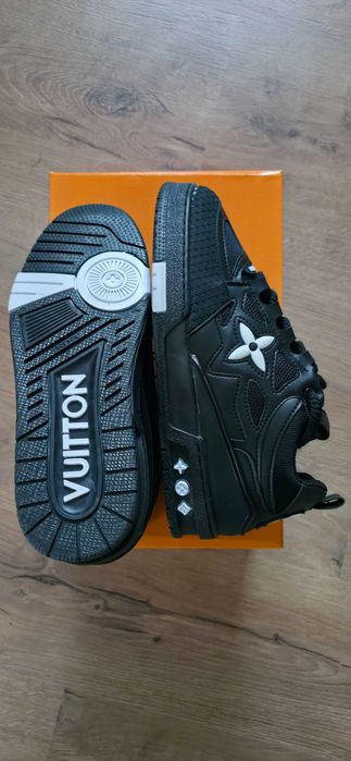 Мъжки сникърси цветове черно и бяло Louis Vuitton