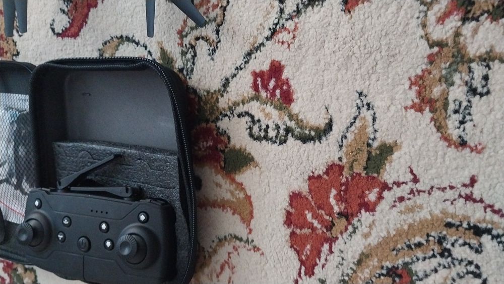 Дрон с пультом управления