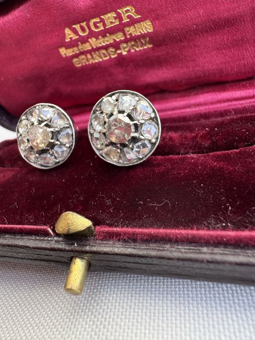 Cercei din aur cu diamante montate in argint