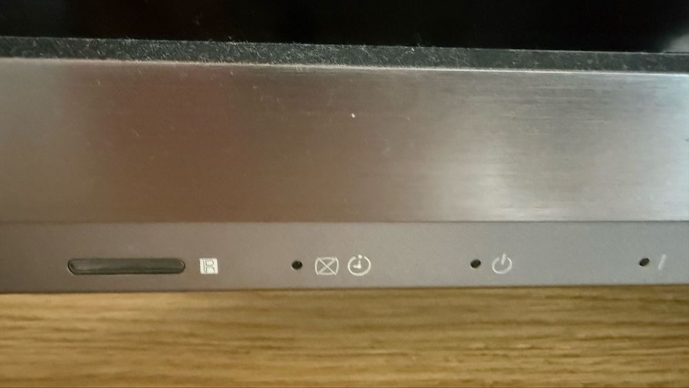 Sony BRAVIA 46 инча с въртяща стойка и дистанционно