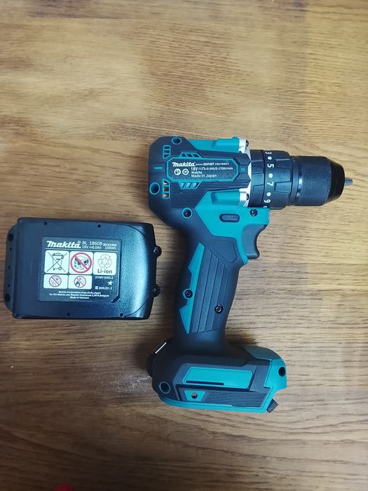 Autofiletanta Makita DDF487 cu o baterie de 6a Nou