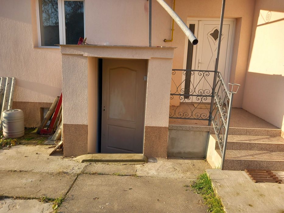 Persoana fizica vand casa in zona Titulescu la pret  bun