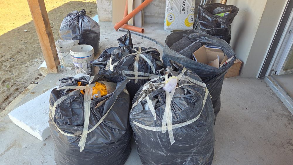 Facem debarasări complete în gospodarii