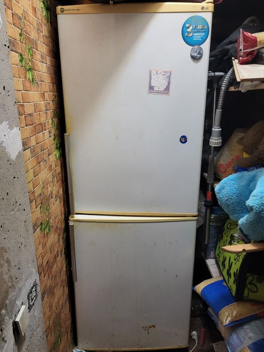 Самовывоз.Даром.Холодильник.Надр заправлять