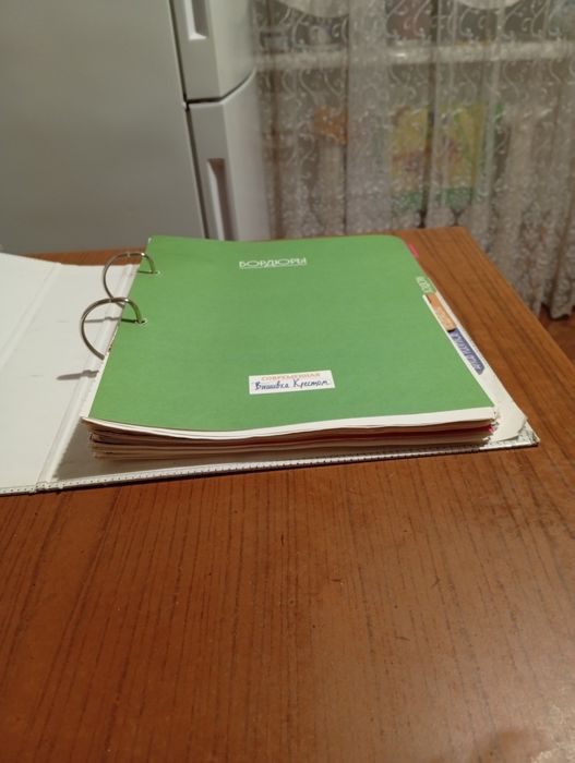 Продам комплект схем вышивки крестом.