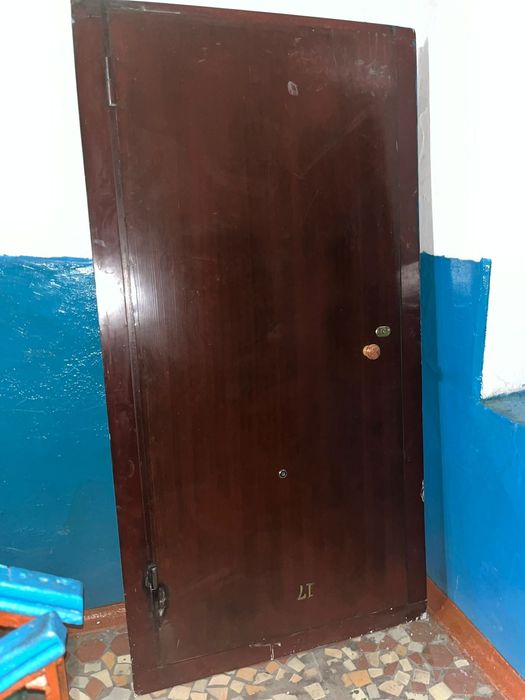 Темір сыртқы есік