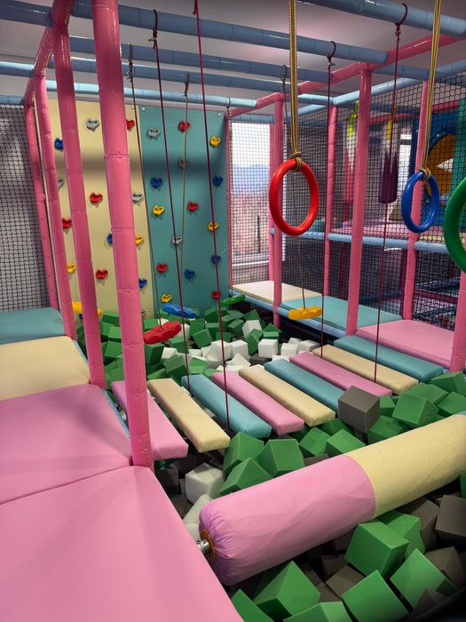 Cursa cu obstacole Spatiu de joaca labirint