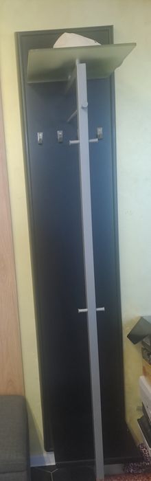 Vând cuier în stare foarte bună