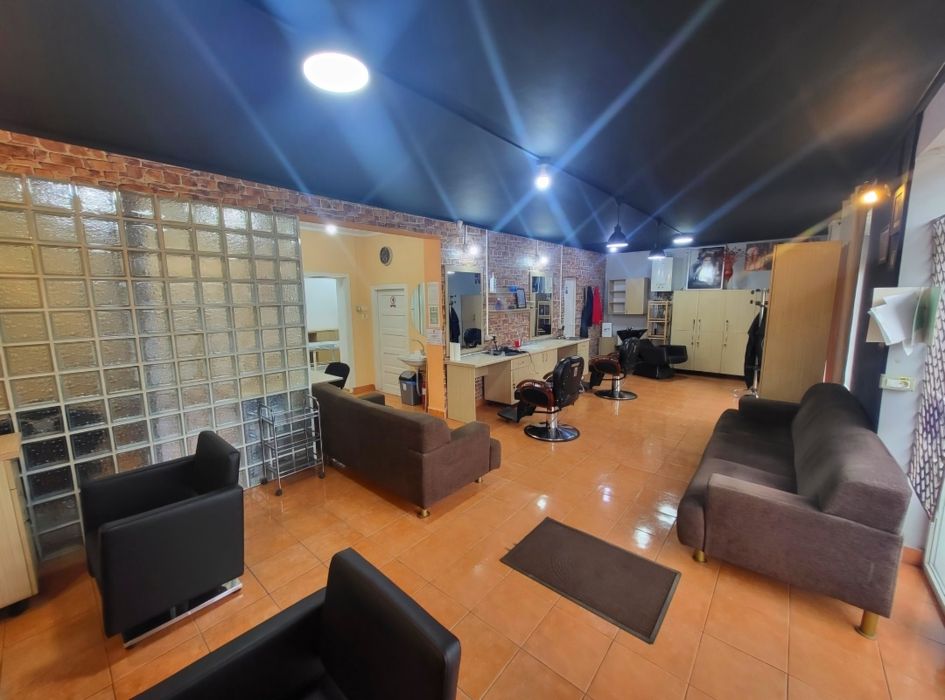 Inchiriem salon de infrumusetare