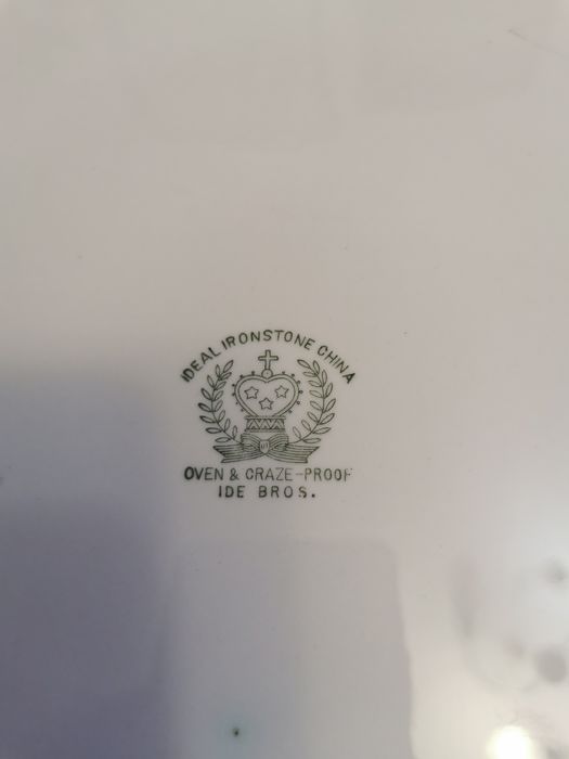 Овално плато с колекционерска стойност