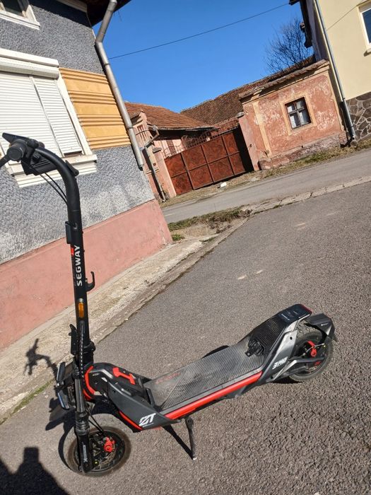 Trotineta electrica Segway ZT3 Pro  2025