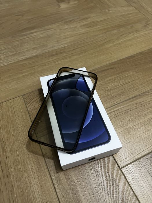 iPhone 12 mini в хорошем состояние