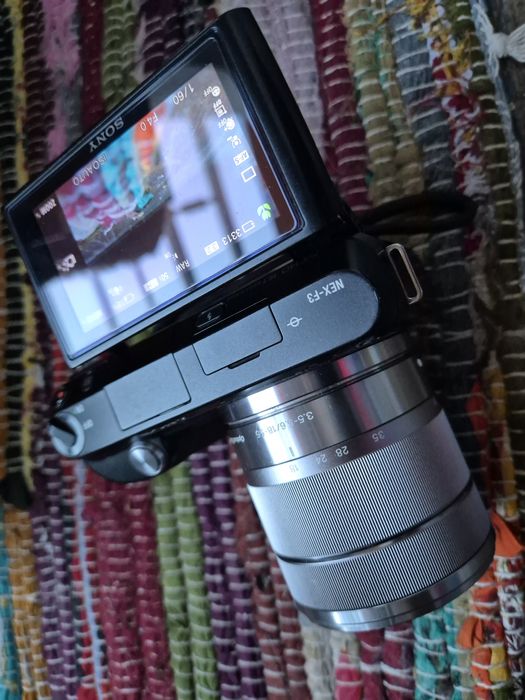 Sony NEX F3 + Sony SEL1855 (3x оптичен zoom)