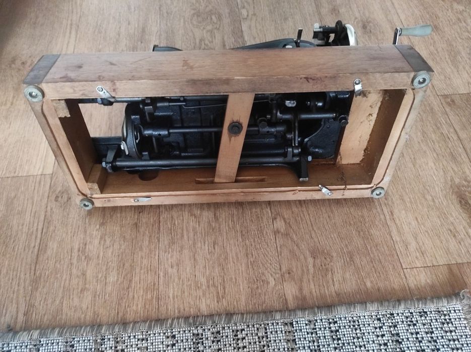 Ручная швейная машинка