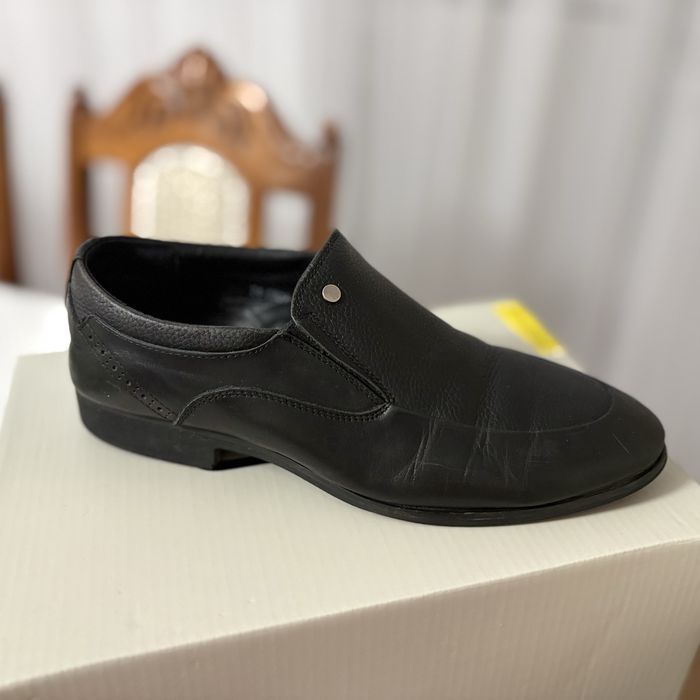 Аяқ киім сатылады