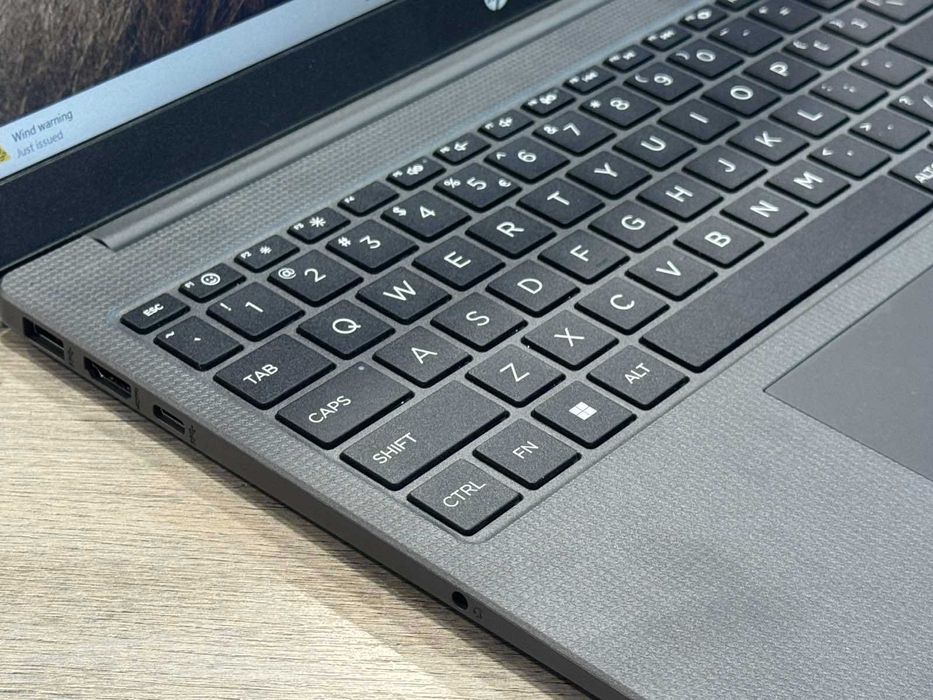 Лаптоп HP 250 G10 i3 Intel UHD Graphics