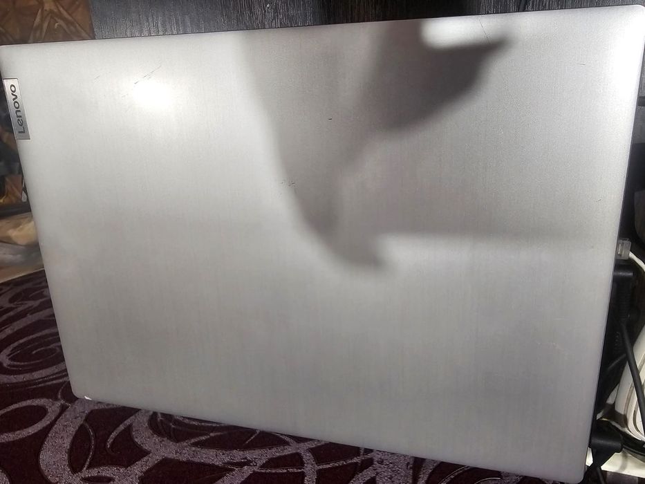 Продам современный ноутбук lenovo сумка мышка