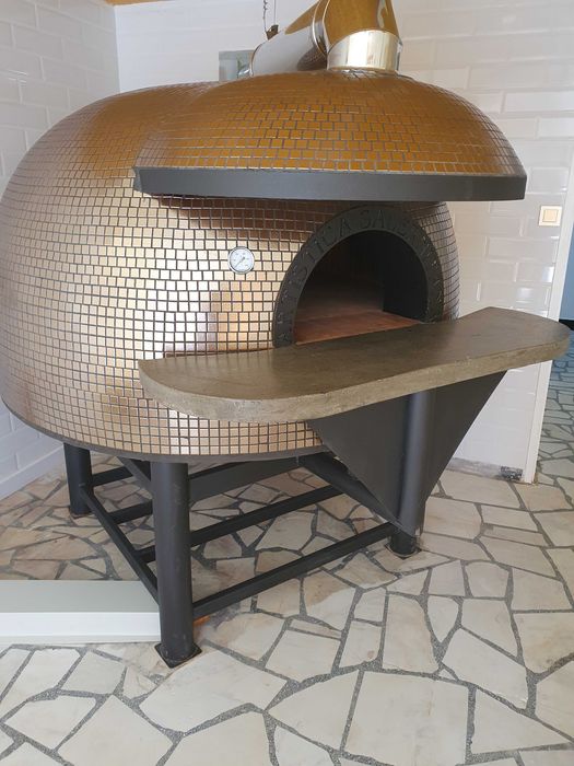 Неаполитанска Пещ на дърва за пица