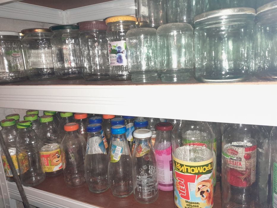 Буркани и шишета, различна големина